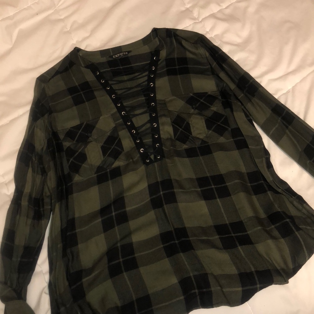 Women’s express shirt💚🖤